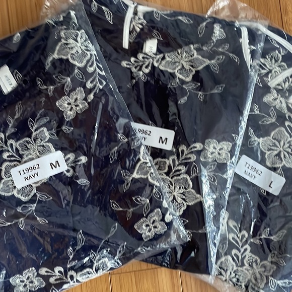 Resellers box! 3 tops for $10 - Picture 9 of 9